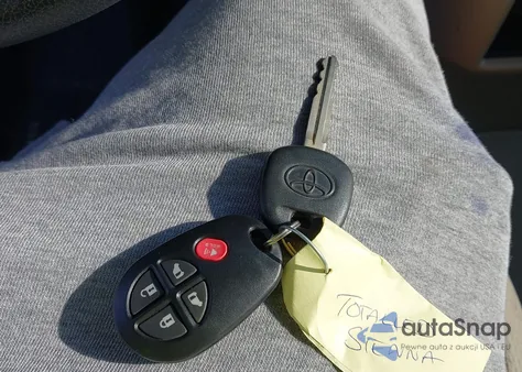 2018 Toyota Sienna Le 8 Passenger from USA, damaged, VIN 5TDKZ3DC8JS941358